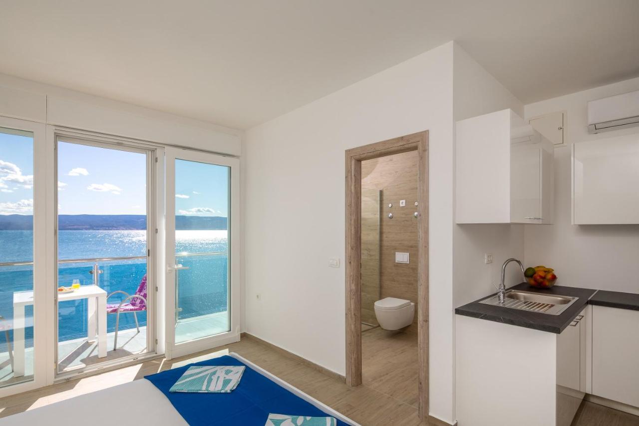 Absolute Beach Holidays Apartment Dugi Rat Exterior photo