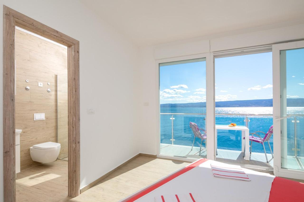 Absolute Beach Holidays Apartment Dugi Rat Exterior photo