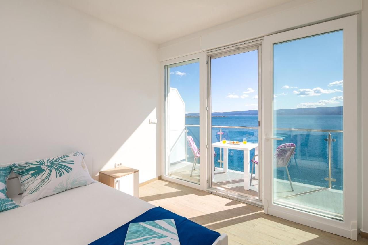 Absolute Beach Holidays Apartment Dugi Rat Exterior photo