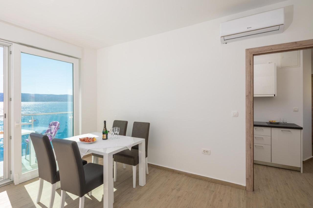 Absolute Beach Holidays Apartment Dugi Rat Exterior photo
