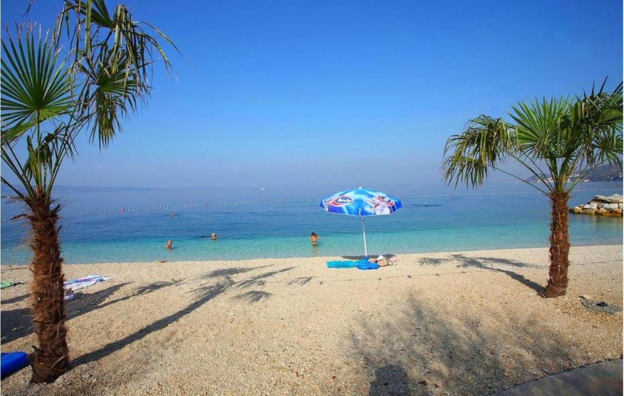 Absolute Beach Holidays Apartment Dugi Rat Exterior photo